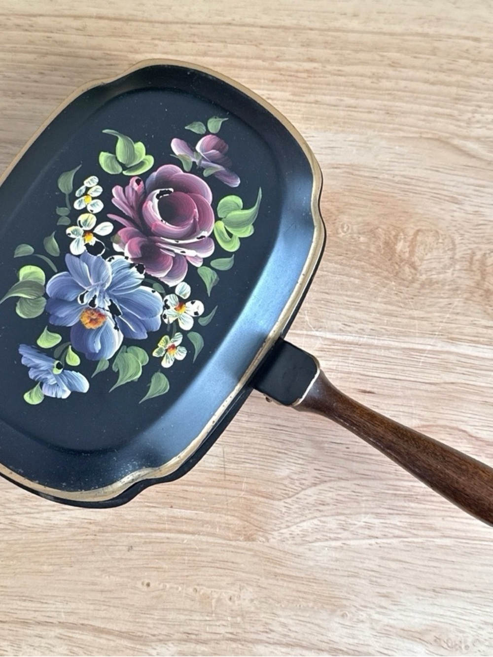 Vintage Toleware Hand Painted Silent Butler Crumb Catcher Wooden Handle Nashco - Picture 5 of 15